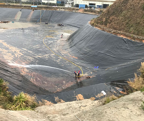 幸福路街道废水池清理