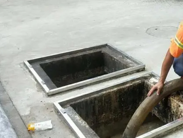幸福路街道化粪池清理
